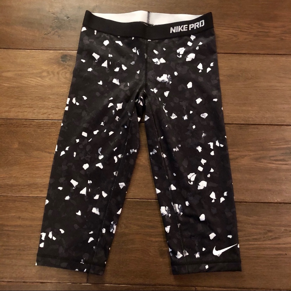 Women’s Nike Pro Cropped Leggings Size Medium
